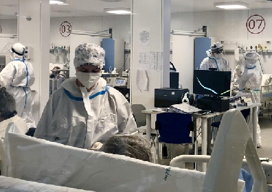 https://www.ragusanews.com/immagini_articoli/04-01-2022/contagi-record-170mila-in-24h-259-le-vittime-in-italia-40-in-sicilia-280.jpg