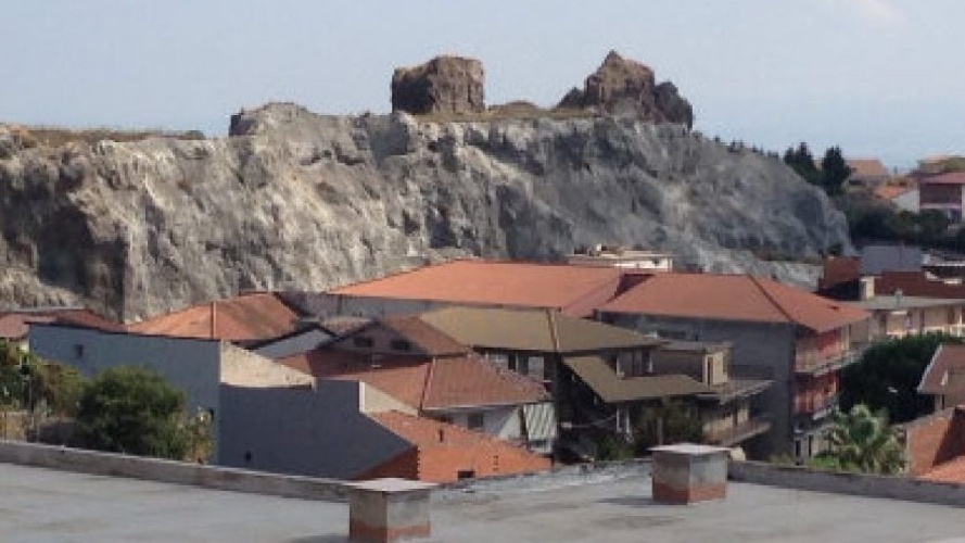 https://www.ragusanews.com/immagini_articoli/04-06-2021/1622790305-sicilia-siti-contaminati-le-quattro-aree-dove-aumentano-i-tumori-foto-2-500.jpg