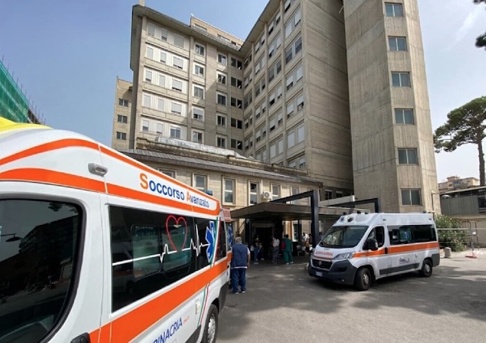 https://www.ragusanews.com/immagini_articoli/04-07-2023/dichiarata-morte-cerebrale-per-bimba-di-4-anni-volata-dal-balcone-500.jpg