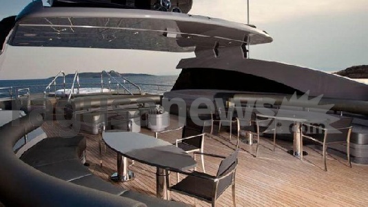 https://www.ragusanews.com/immagini_articoli/04-08-2022/1659606247-il-superyacht-belita-ha-fatto-tappa-a-marina-di-ragusa-foto-video-2-300.jpg