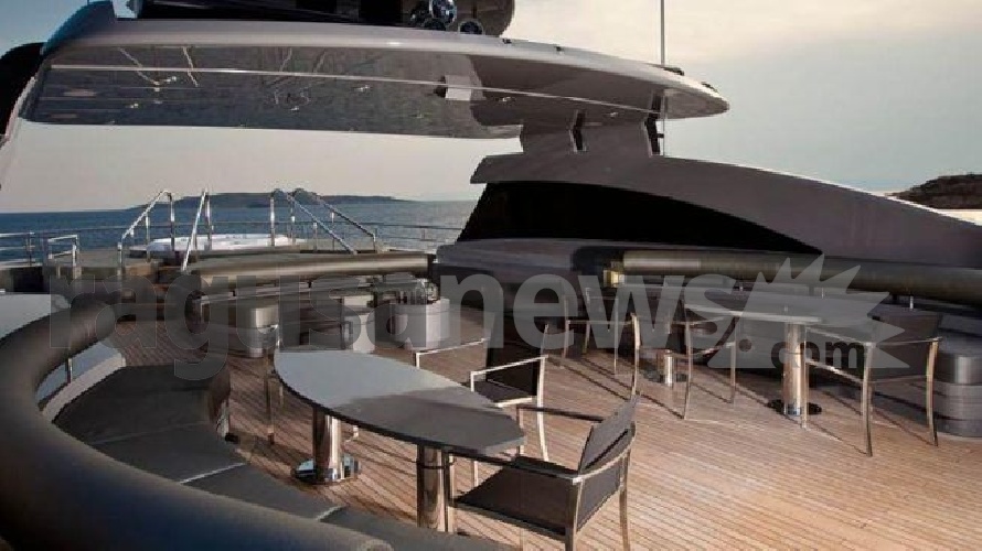 https://www.ragusanews.com/immagini_articoli/04-08-2022/1659606247-il-superyacht-belita-ha-fatto-tappa-a-marina-di-ragusa-foto-video-2-500.jpg