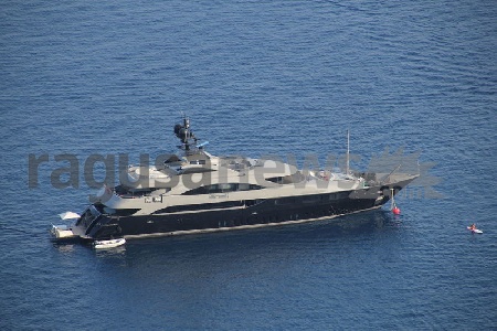 https://www.ragusanews.com/immagini_articoli/04-08-2022/1659606249-il-superyacht-belita-ha-fatto-tappa-a-marina-di-ragusa-foto-video-3-300.jpg