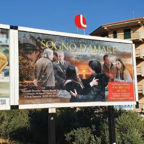 https://www.ragusanews.com/immagini_articoli/04-08-2022/1659611185-a-marina-di-modica-la-prima-di-sogno-d-amare-il-film-girato-in-citta-1-500.jpg