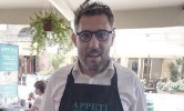 https://www.ragusanews.com/immagini_articoli/04-11-2023/cameriere-ucciso-con-tre-colpi-di-pistola-era-un-uomo-gentile-100.jpg