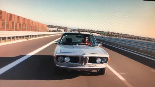https://www.ragusanews.com/immagini_articoli/04-12-2023/1701721459-l-autostrada-ispica-modica-collaudata-in-tv-con-una-vecchia-bmw-1-300.jpg