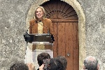 https://www.ragusanews.com/immagini_articoli/04-12-2024/jill-biden-a-gesso-messina-e-bellissimo-qui-sento-calore-di-casa-100.jpg