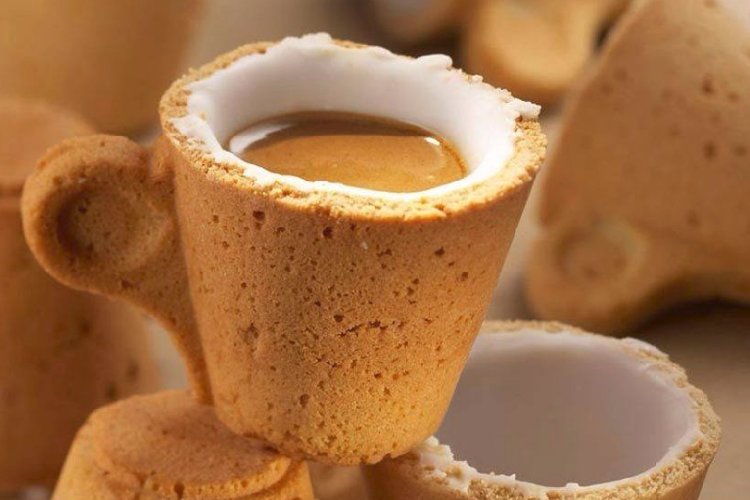 https://www.ragusanews.com/immagini_articoli/05-01-2020/bevi-il-caffe-e-mangi-la-tazzina-e-fatta-di-biscotto-500.jpg
