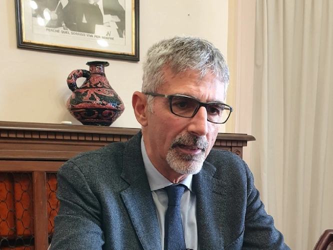 https://www.ragusanews.com/immagini_articoli/05-05-2025/insediato-il-consiglio-provinciale-cassi-e-vicepresidente-500.webp