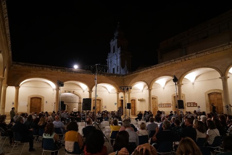 https://www.ragusanews.com/immagini_articoli/05-06-2024/comiso-e-bufalino-torna-l-ingegnere-di-babele-500.jpg