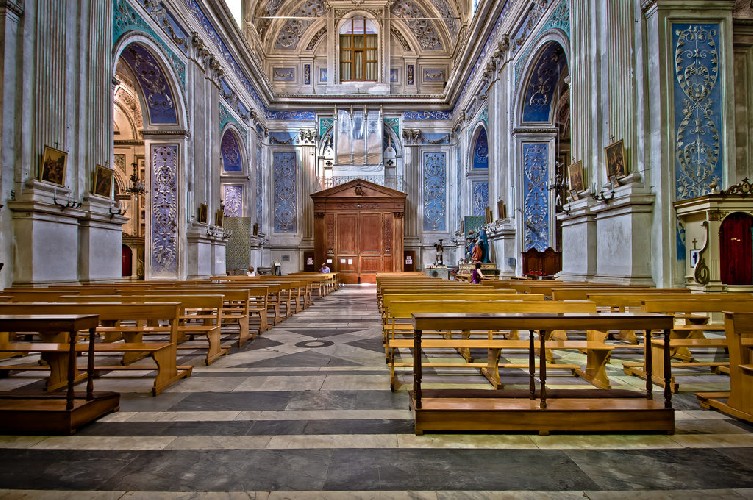 https://www.ragusanews.com/immagini_articoli/05-07-2020/ori-e-splendori-della-chiesa-di-santa-maria-la-nova-di-scicli-500.jpg