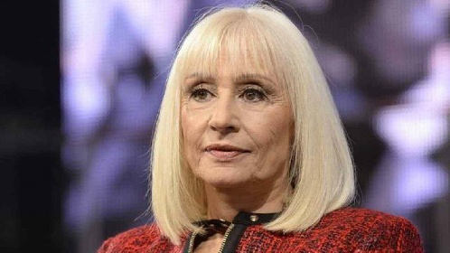 https://www.ragusanews.com/immagini_articoli/05-07-2021/e-morta-raffaella-carra-280.jpg