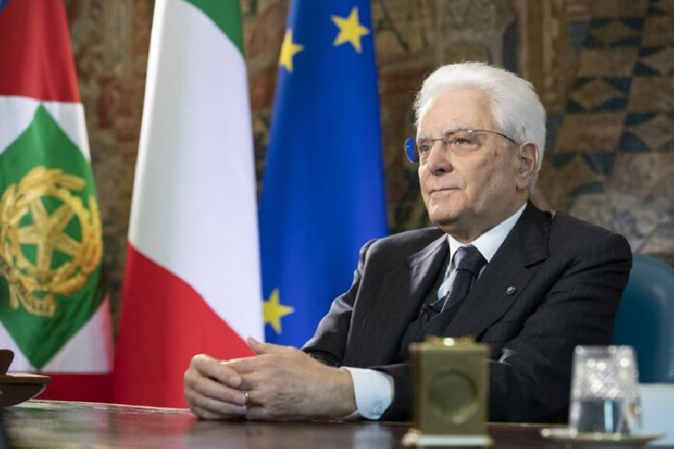 https://www.ragusanews.com/immagini_articoli/05-07-2021/mattarella-raffaella-carra-lezione-di-eleganza-gentilezza-e-ottimismo-500.jpg