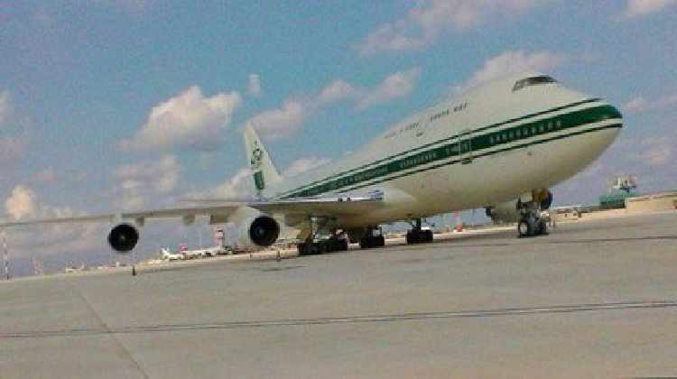 https://www.ragusanews.com/immagini_articoli/05-09-2016/aereo-principe-arabo-fa-scalo-a-palermo-420.jpg