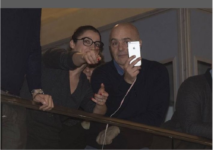 https://www.ragusanews.com/immagini_articoli/06-03-2018/nicola-zingaretti-presidente-lazio-festeggiarlo-fratello-luca-500.jpg
