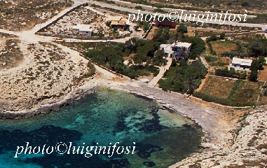 https://www.ragusanews.com/immagini_articoli/06-06-2017/villa-berlusconi-lampedusa-marmi-scicli-240.jpg