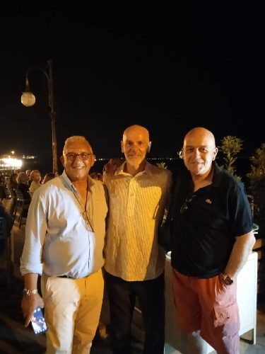 https://www.ragusanews.com/immagini_articoli/06-06-2022/stefano-pioli-milan-in-vacanza-a-pozzallo-500.jpg