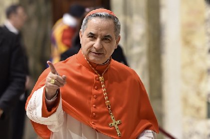 https://www.ragusanews.com/immagini_articoli/06-10-2020/cardinal-becciu-sbuca-una-donna-i-bonifici-le-borse-di-lusso-280.jpg