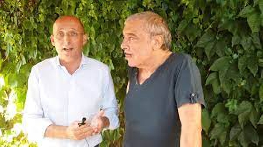 https://www.ragusanews.com/immagini_articoli/06-10-2021/comuni-colorati-secondo-i-vaccini-a-messina-red-ronnie-batte-nino-frassica-500.jpg