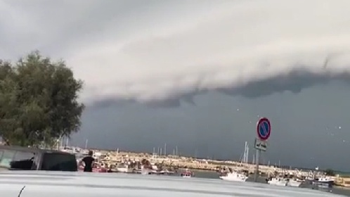 https://www.ragusanews.com/immagini_articoli/06-10-2021/shelf-cloud-a-scoglitti-video-280.jpg