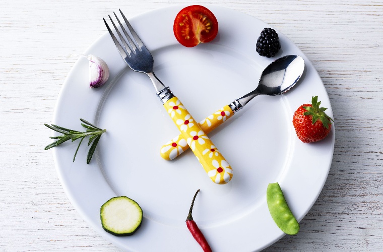 https://www.ragusanews.com/immagini_articoli/06-12-2022/dieta-cram-invernale-i-benefici-e-come-seguirla-per-perdere-3-kg-500.jpg