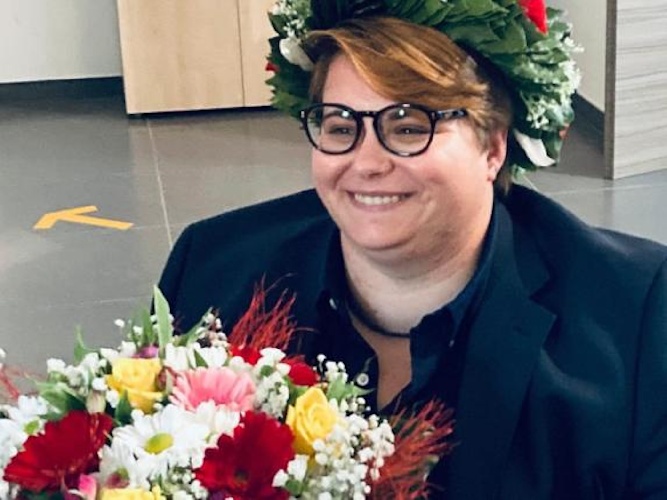 https://www.ragusanews.com/immagini_articoli/07-01-2025/ha-malattia-che-non-le-fa-leggere-e-scrivere-si-laurea-grazie-a-mamma-e-sorella-che-leggono-per-lei-500.jpg