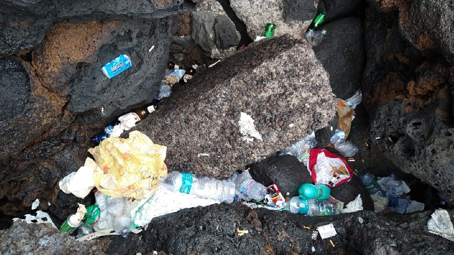 https://www.ragusanews.com/immagini_articoli/07-09-2021/1631007820-non-sembra-vero-e-il-lungomare-di-catania-foto-video-1-500.jpg