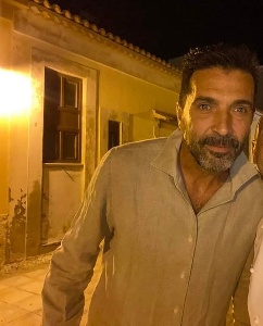 https://www.ragusanews.com/immagini_articoli/07-10-2023/gigi-buffon-e-ilaria-d-amico-a-noto-300.jpg