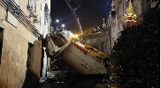 https://www.ragusanews.com/immagini_articoli/07-11-2024/autocompattatore-finisce-contro-una-palazzina-due-feriti-gravi-100.jpg