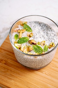 https://www.ragusanews.com/immagini_articoli/08-01-2025/dieta-low-carb-snack-gustosi-per-non-sentire-la-mancanza-dei-carboidrati-300.jpg