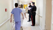 https://www.ragusanews.com/immagini_articoli/08-04-2024/mamma-picchia-dottoressa-a-pronto-soccorso-pediatrico-100.jpg
