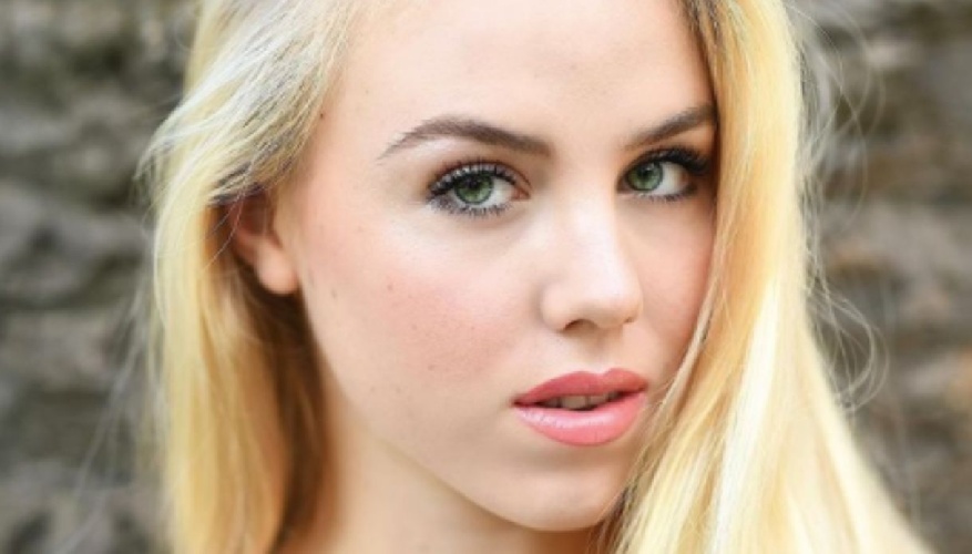 https://www.ragusanews.com/immagini_articoli/08-07-2021/1625724367-maria-carolina-borbone-delle-due-sicilie-la-principessa-sulla-moto-foto-4-500.jpg