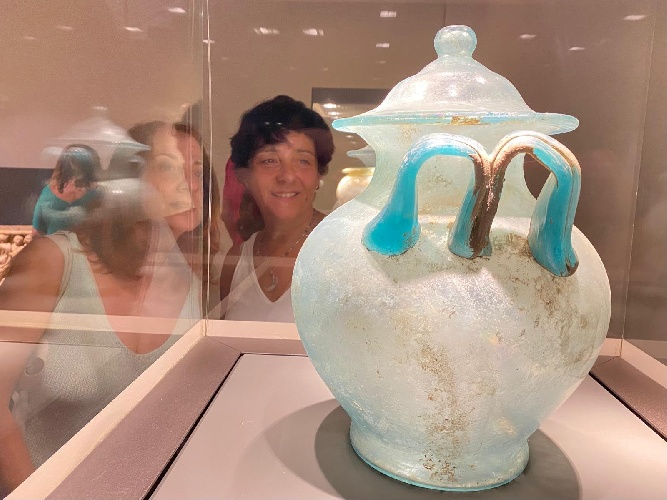 https://www.ragusanews.com/immagini_articoli/08-08-2024/1723068531-taormina-da-tauromenion-a-tauromenium-mostra-archeologica-2-500.jpg