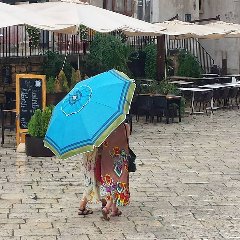 https://www.ragusanews.com/immagini_articoli/08-09-2019/1567974837-meteo-in-sicilia-ombrellone-all-ombrello-in-pochi-giorni-1-240.jpg