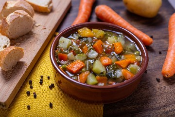 https://www.ragusanews.com/immagini_articoli/08-09-2020/la-dieta-del-minestrone-240.jpg