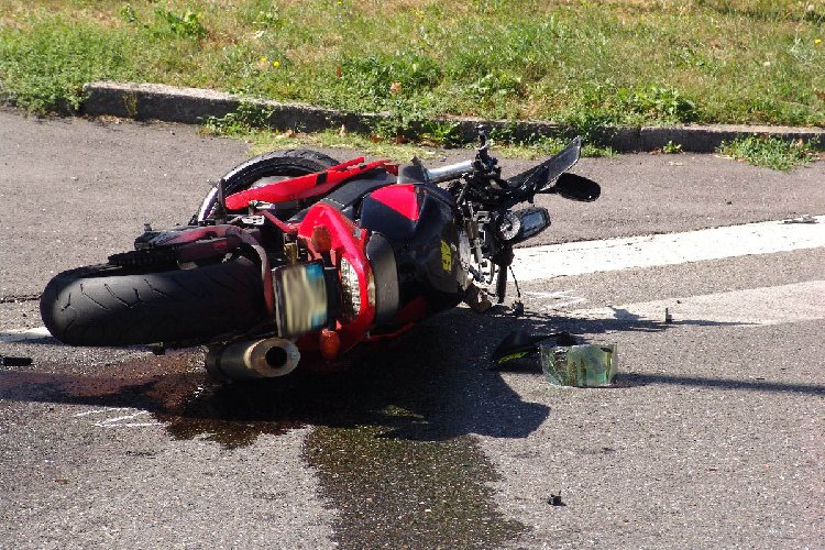 https://www.ragusanews.com/immagini_articoli/08-10-2018/incidente-moto-muore-42enne-500.jpg
