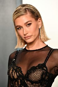 https://www.ragusanews.com/immagini_articoli/08-10-2020/1602168588-diamoci-un-taglio-tagli-capelli-autunno-2020-3-280.jpg