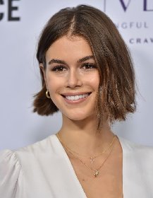 https://www.ragusanews.com/immagini_articoli/08-10-2020/1602168588-diamoci-un-taglio-tagli-capelli-autunno-2020-7-280.jpg
