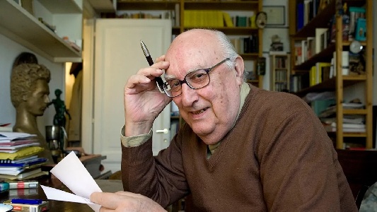 https://www.ragusanews.com/immagini_articoli/08-10-2024/l-archivio-di-andrea-camilleri-diventa-digitale-e-gratuito-300.jpg