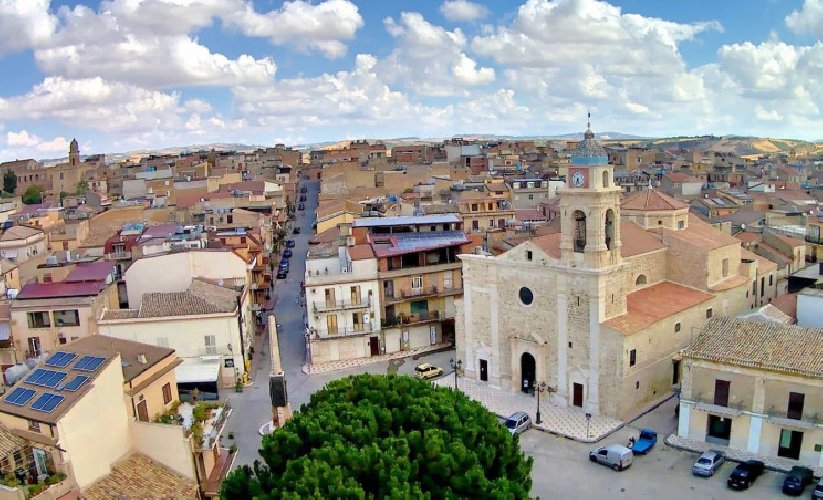 https://www.ragusanews.com/immagini_articoli/09-02-2021/case-a-1-euro-in-sicilia-e-una-moda-i-nuovi-borghi-in-svendita-500.jpg