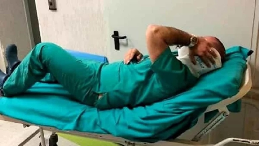 https://www.ragusanews.com/immagini_articoli/09-04-2025/ragusa-medico-picchiato-alla-guardia-medica-picchiatore-si-sente-male-medico-deve-curarlo-500.jpg