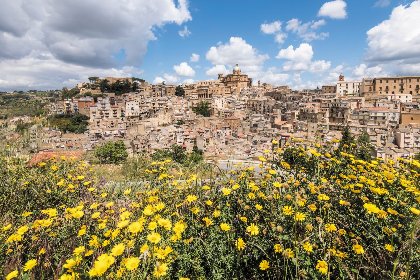 https://www.ragusanews.com/immagini_articoli/09-05-2021/musumeci-manca-poco-alla-sicilia-zona-gialla-280.jpg