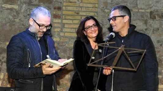 https://www.ragusanews.com/immagini_articoli/09-05-2024/1715265401-famiglia-fiorello-rosario-giuseppe-anna-e-catena-nell-album-5-300.jpg