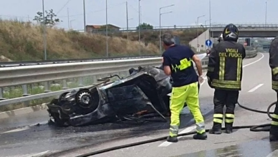 https://www.ragusanews.com/immagini_articoli/09-06-2023/due-morti-carbonizzati-in-un-incidente-stradale-500.jpg