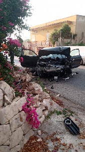 https://www.ragusanews.com/immagini_articoli/09-08-2022/1660114336-gravissimo-incidente-al-curvone-di-cava-d-aliga-1-300.jpg