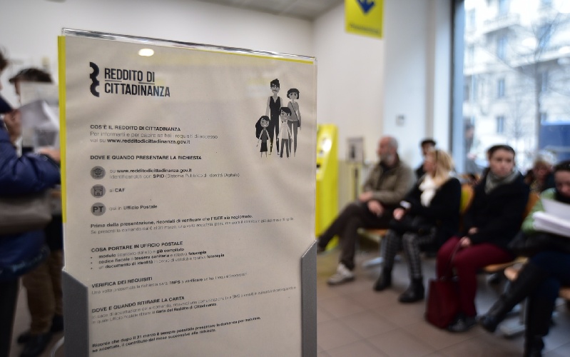 https://www.ragusanews.com/immagini_articoli/09-09-2021/sicilia-mezzo-milione-di-redditi-di-cittadinanza-ha-trovato-lavoro-l-1-500.jpg