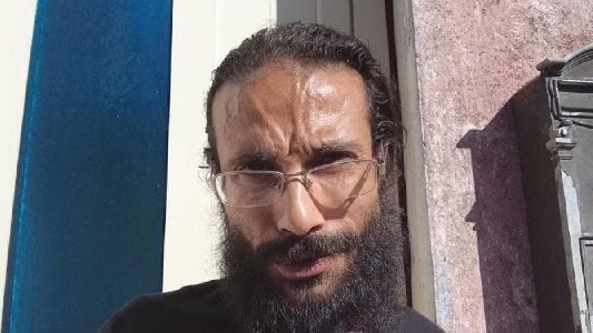 https://www.ragusanews.com/immagini_articoli/09-10-2024/1728541772-marica-la-ragazza-di-scicli-plagiata-dal-santone-di-lecce-video-2-300.jpg