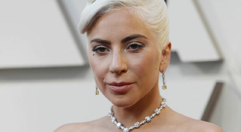 https://www.ragusanews.com/immagini_articoli/09-11-2021/lady-gaga-ospite-a-che-tempo-che-fa-da-fabio-fazio-500.jpg
