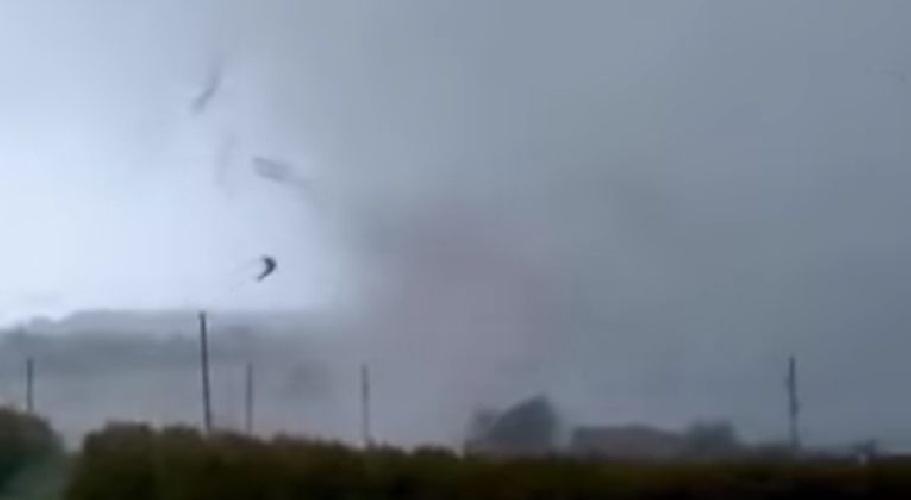 https://www.ragusanews.com/immagini_articoli/09-11-2021/tornado-su-canicatti-video-500.jpg