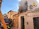 https://www.ragusanews.com/immagini_articoli/09-11-2024/va-a-fuoco-una-casa-a-chiaramonte-gulfi-100.jpg