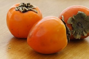 https://www.ragusanews.com/immagini_articoli/09-12-2018/cachi-mela-ottimi-dieta-dimagrante-240.jpg